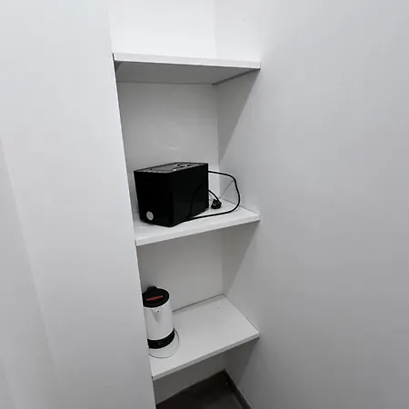 Lilli Beta Bella - Rosso Whispering Vines Apartmán *
