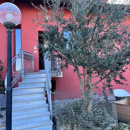 Lilli Beta Bella - Rosso Whispering Vines Apartment